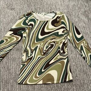 EARTHBOUND Green Fitted Graphic Long Sleeve Blouse